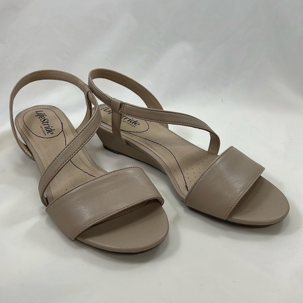 Lifestride “Yasmine” sandal